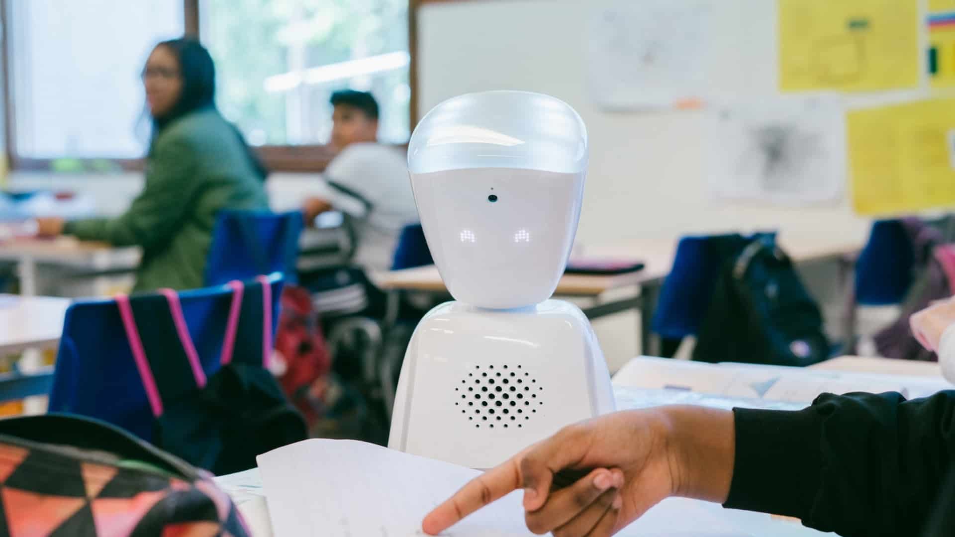 The remote learning robot