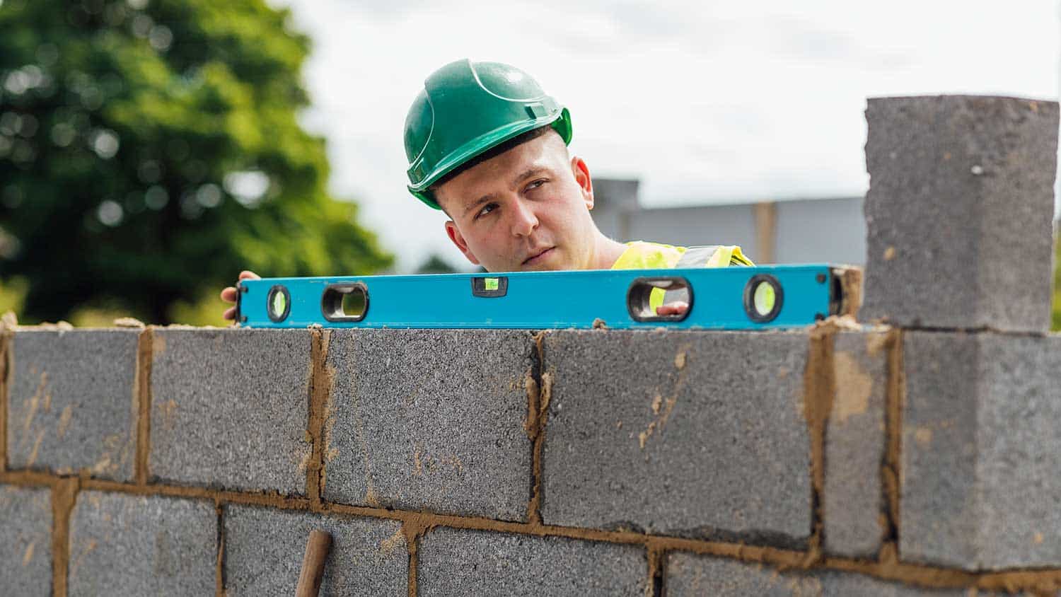 Bricklayer with a spirit line