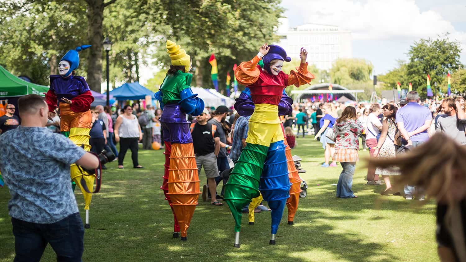 Circus acts at busy outdoor festival