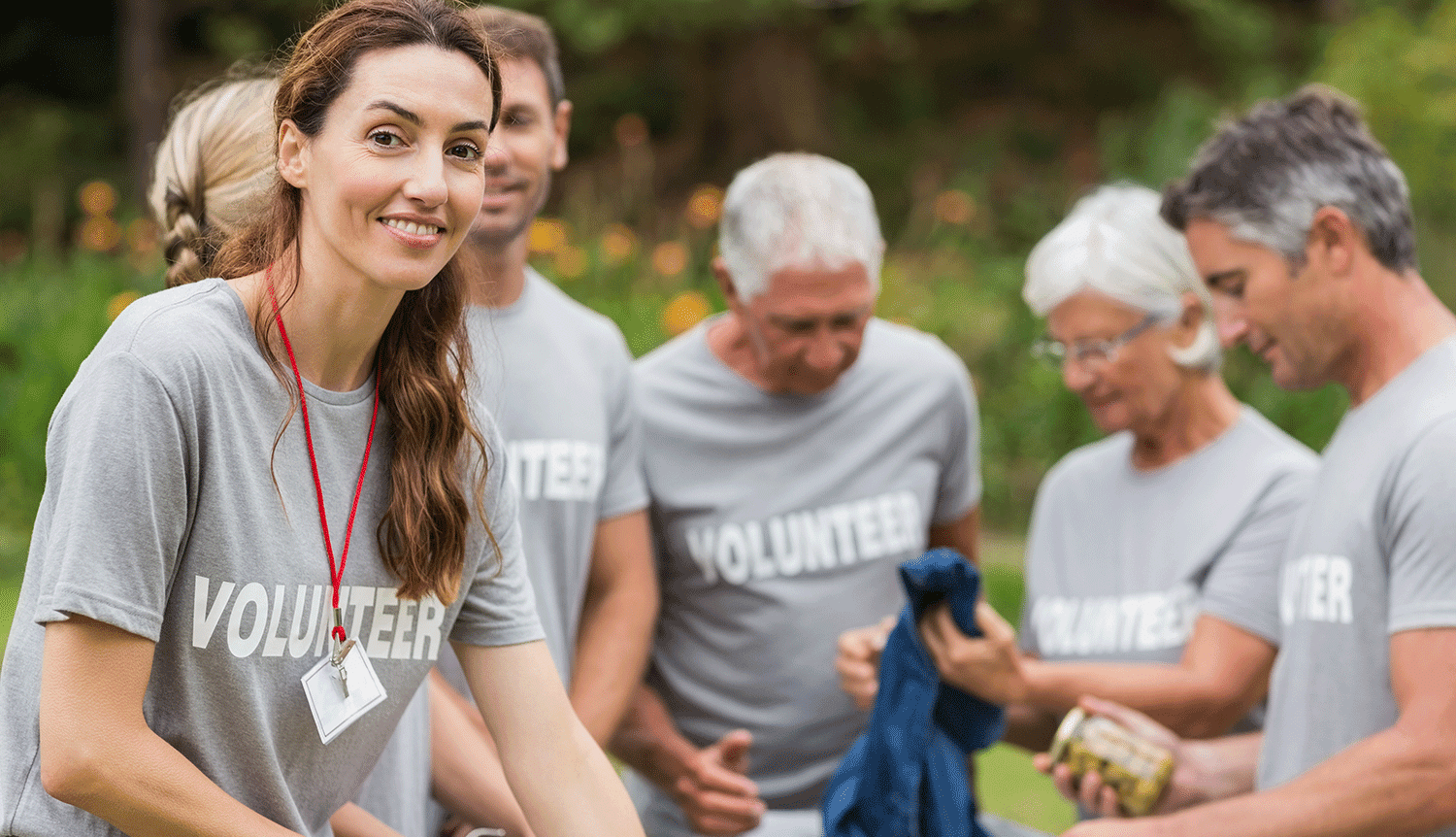 people volunteering