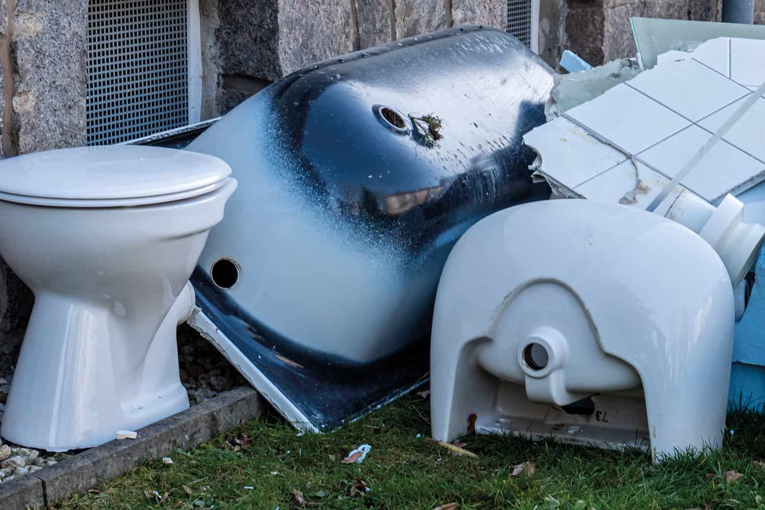 Old bathroom sanitary suites dumped for disposal